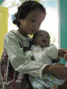 Sofia 'n sepupunya, adek Gendis.